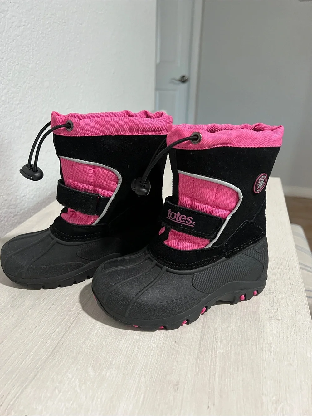 totes Kids Pink and Black Waterproof Snow Boots Toddler 8 medium